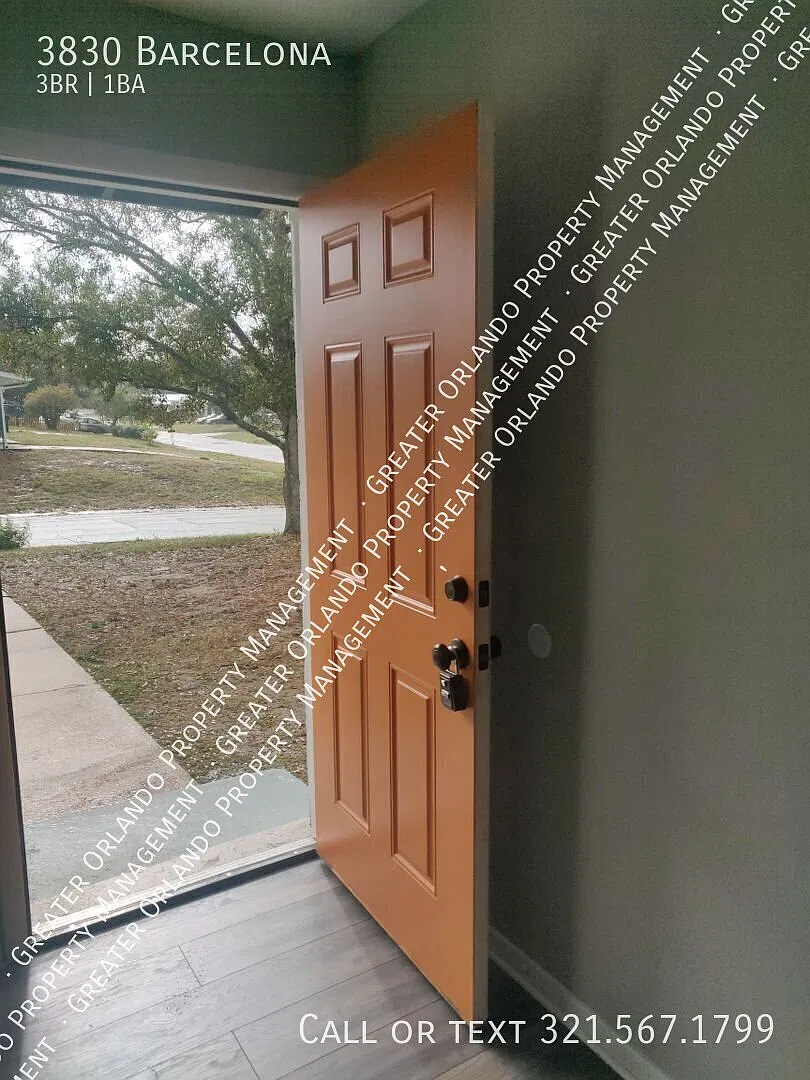3 bed, 1.0 bath, 1325 sqft, $1,500 — Photo 2