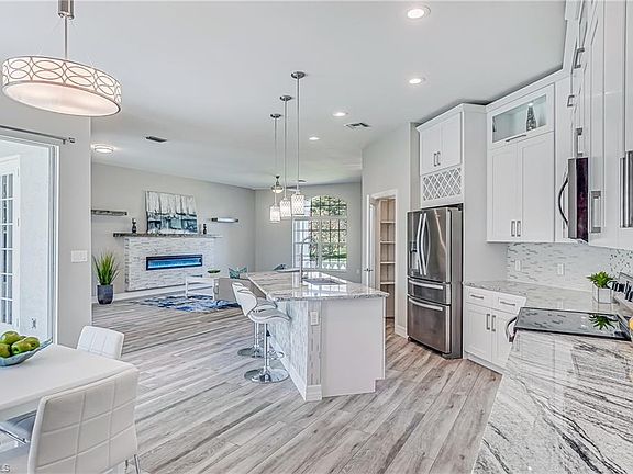 4th image of 8811 King Lear Ct