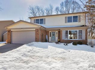 617 Cortland Dr, Lake Zurich, IL 60047