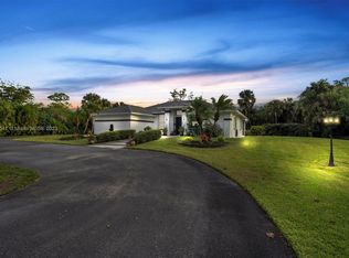 520 16th Ave NW, Naples, FL 34120