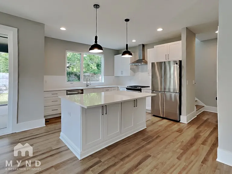 1214 Garner Rd — Photo 2