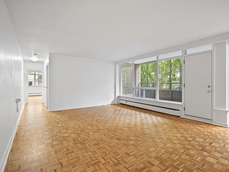 14 Deer Park Cres — Photo 17