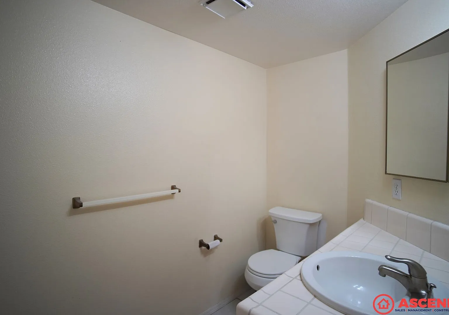 Fabulous Home in Campus Park! — Photo 3