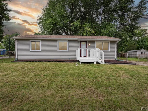 3 Faust Ct, Ann Arbor, MI 48108