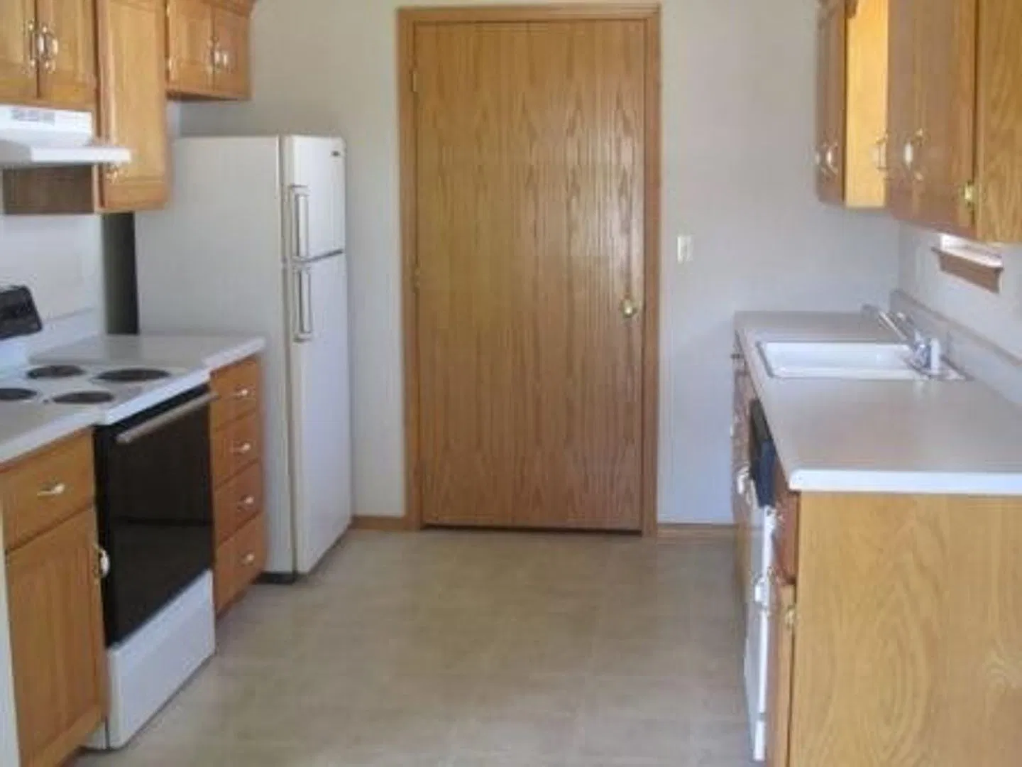 Cute 3 bedroom house in quiet neighborhood! — Photo 2