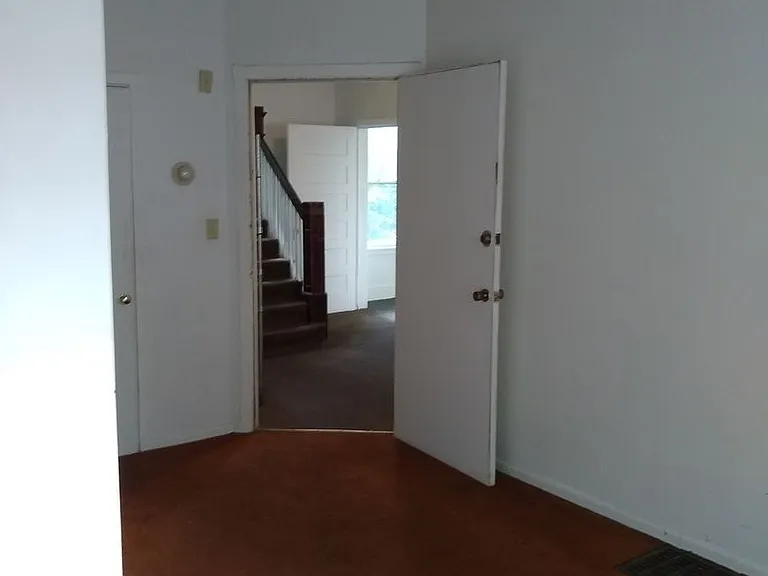 322 Augusta Ave — Photo 10