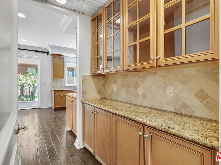 132 S Maple Dr #201 — Photo 5