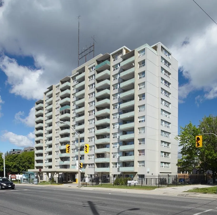 Royale Apartments — Photo 1