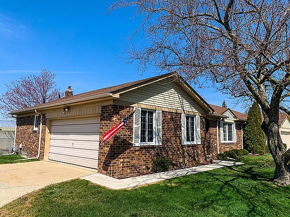 2nd image of 22501 Shoreview Ct