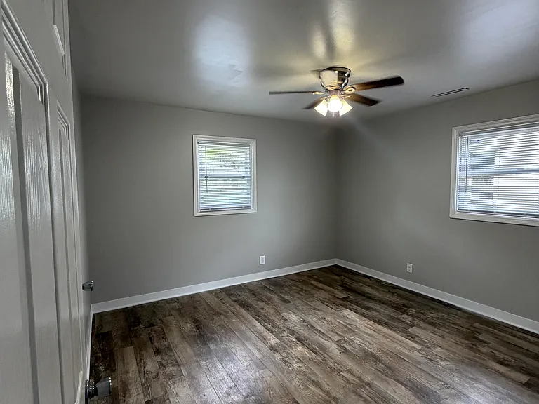 4935 Carolina St — Photo 7
