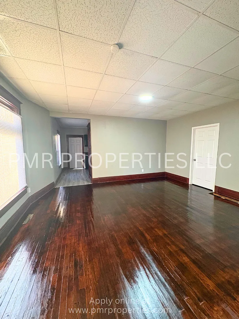 3 Bedrooms /1 Bathroom House — Photo 2