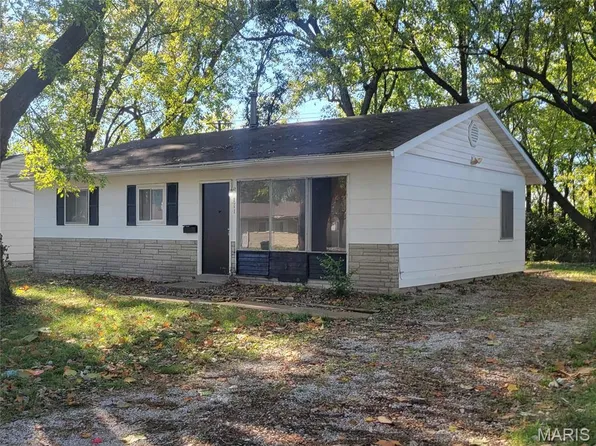 111 Saint Thomas Ln, Cahokia, IL 62206