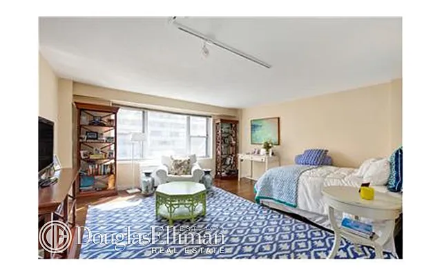 Rented by Douglas Elliman | media 8