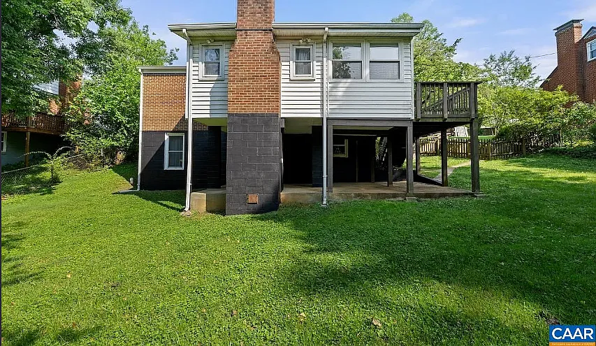 view of back of the house from back yard - 1007 Saint Charles Ave