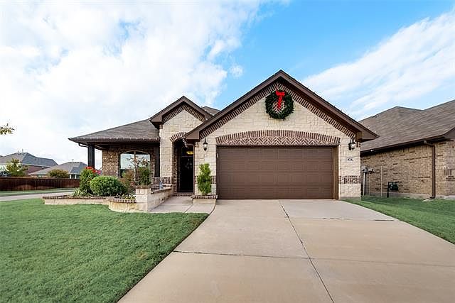 1st image of 824 Cypress Hill Dr