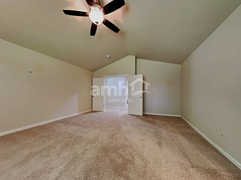 3208 NE 75th Way — Photo 11