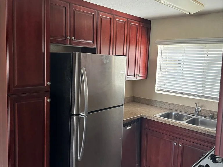 21550 Burbank Blvd #208 — Photo 5