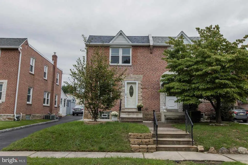 3 bed, 1.5 bath, 1200 sqft, $2,450 — Photo 1
