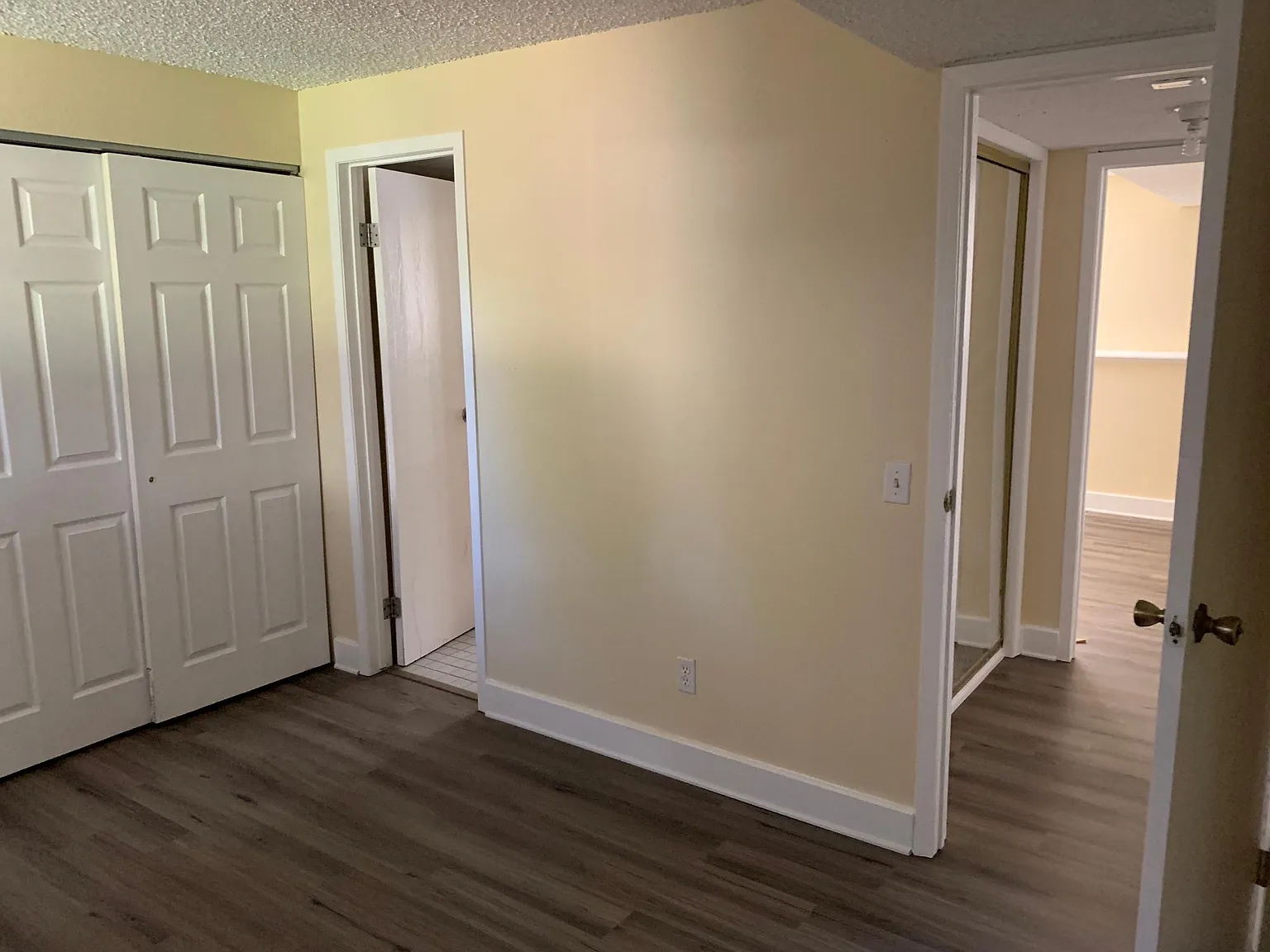 E Peakview Ave, Englewood — Photo 1