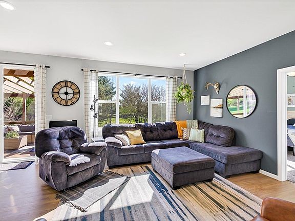 3rd image of 711 Sugar Maple Ln