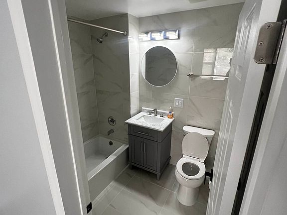 4th image of 762 Tompkins Ave Floor 1