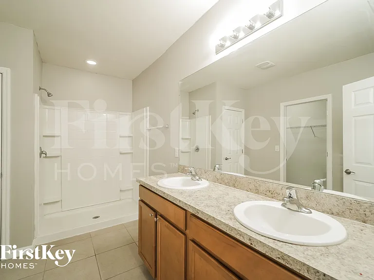 217 NW 9th St — Photo 12