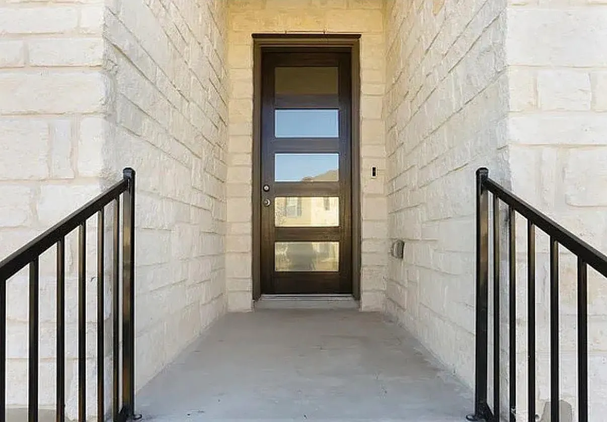 4 bed, 3.5 bath, 3153 sqft, $2,900 — Photo 3