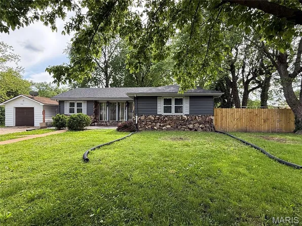 1906 Florence St, Cahokia, IL 62206