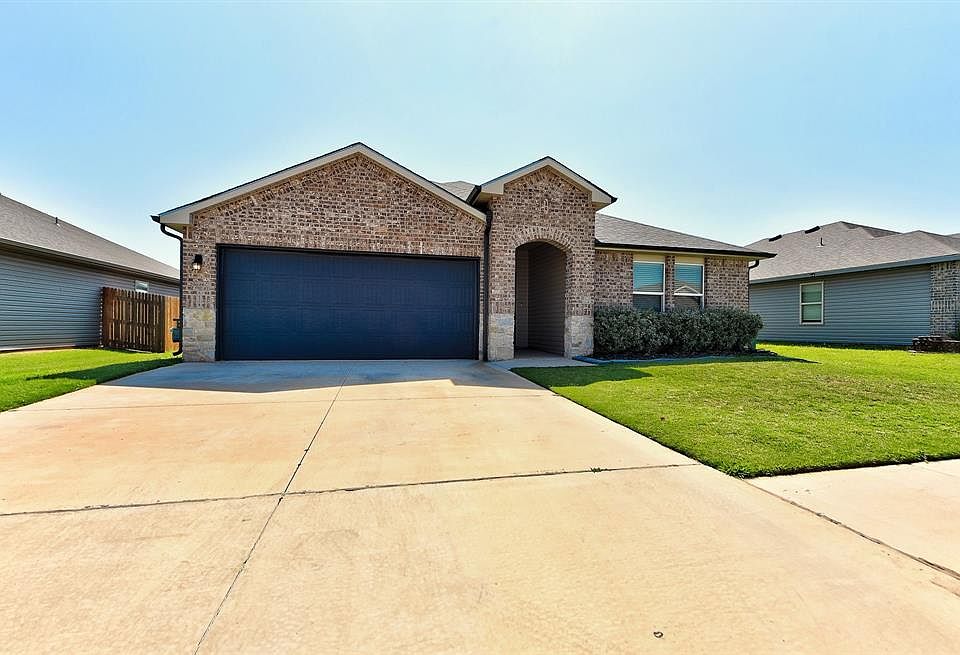1st image of 3420 Moraine Dr
