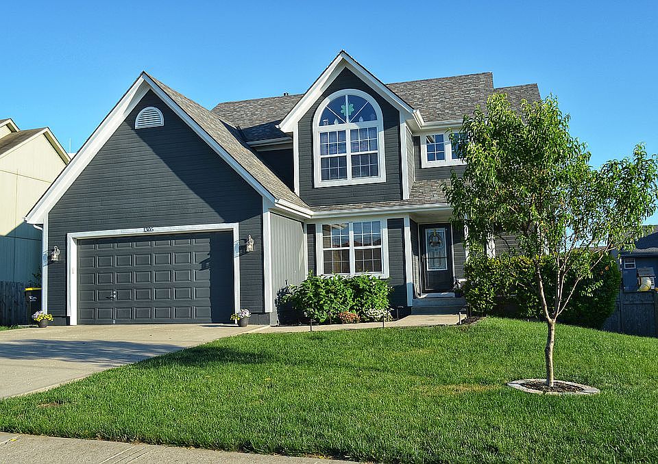 4 Bedroom 3.5 bath 2 story