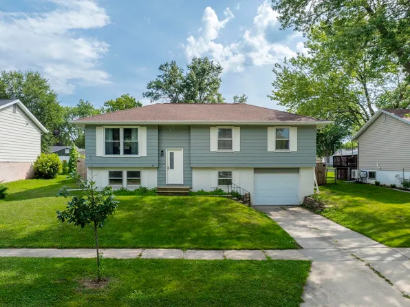 1021 Lilac Ln, Cedar Falls, IA 50613