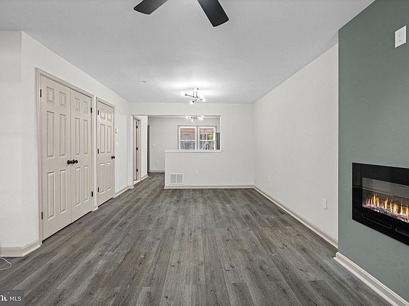 4th image of 1502 Leslie St