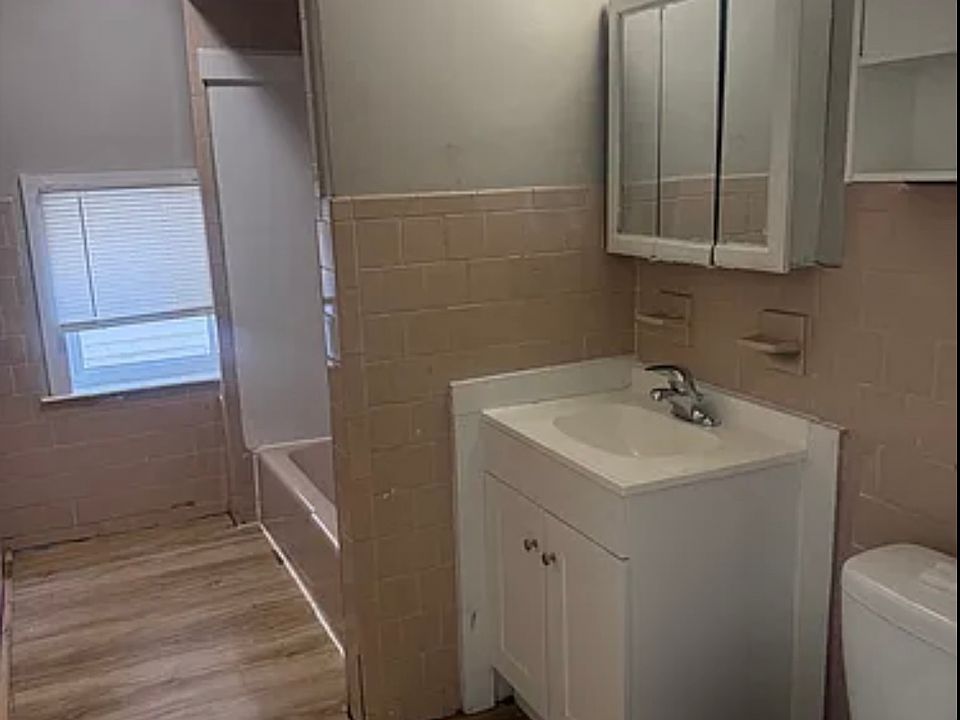 2nd image of 254 Burnside Ave #A