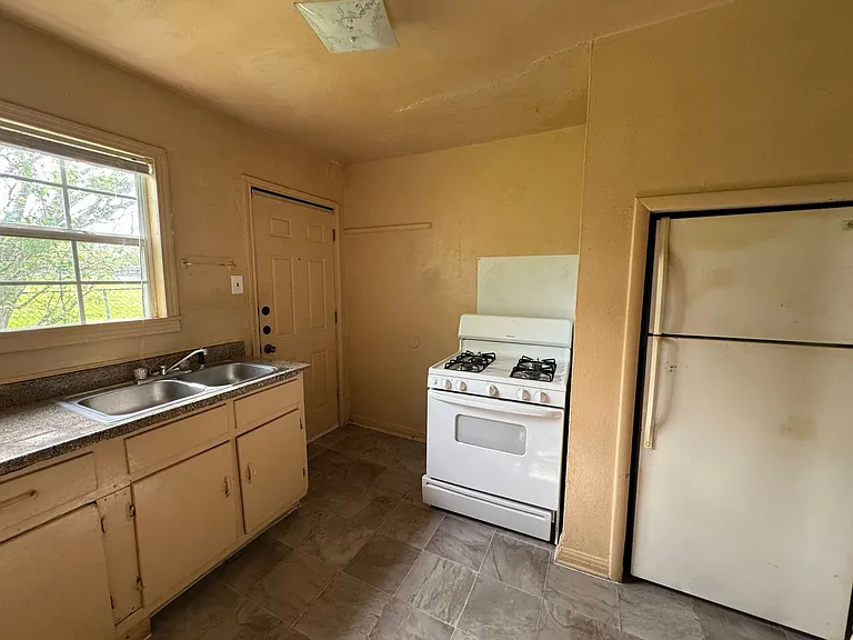 722 Sutton Dr — Photo 13