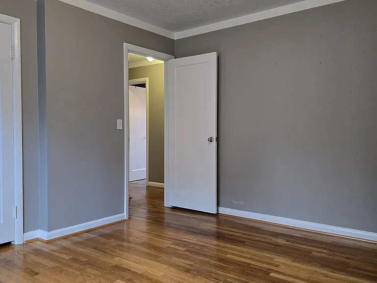 583 Delmar Dr N — Photo 18