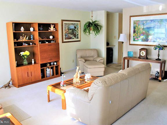 4th image of 4402 Somerset Ln
