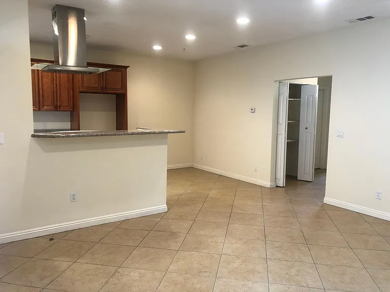 16423 Victory Blvd #5 — Photo 4