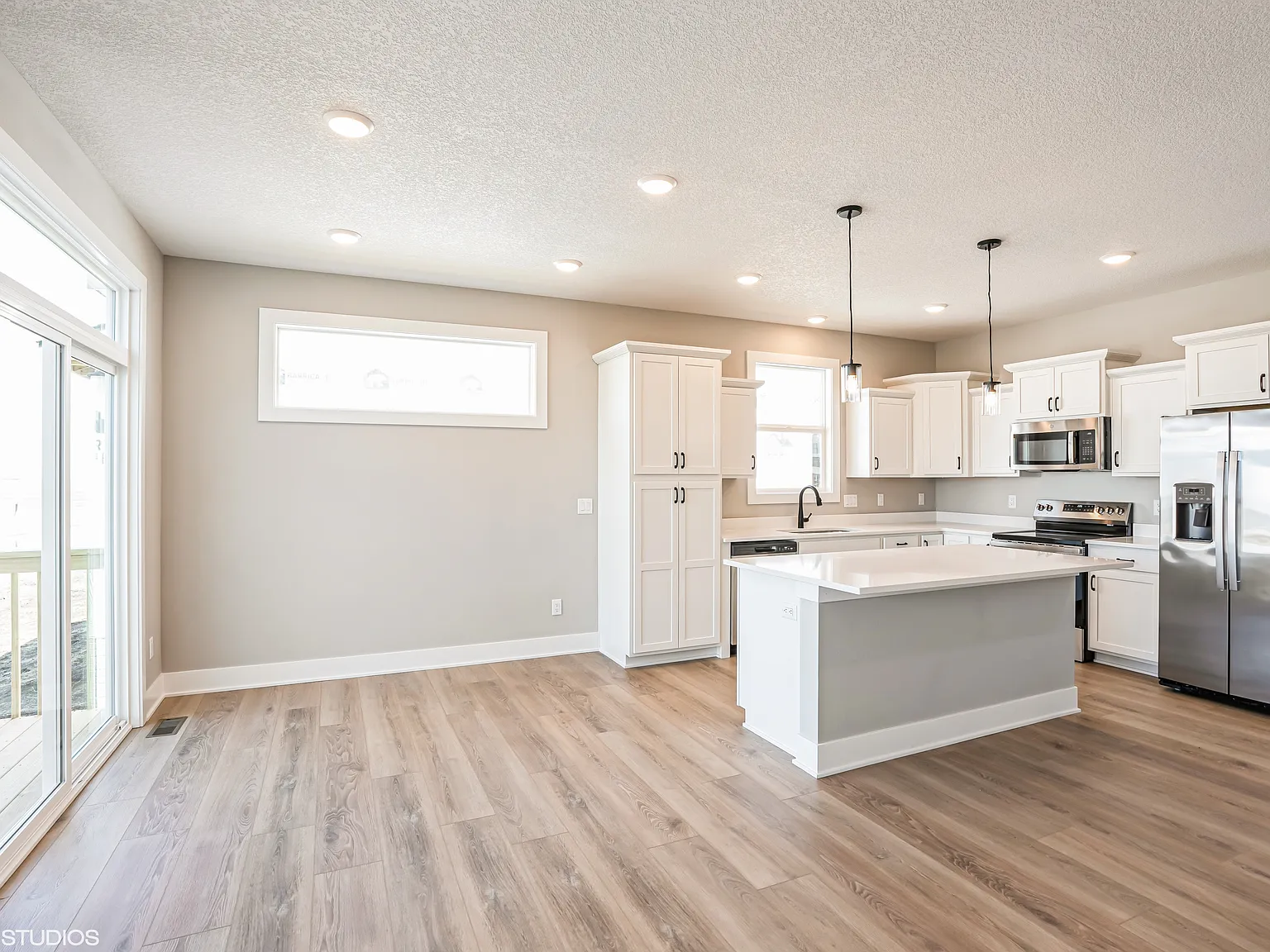3 bed, 1339 sqft, $2,295 — Photo 2