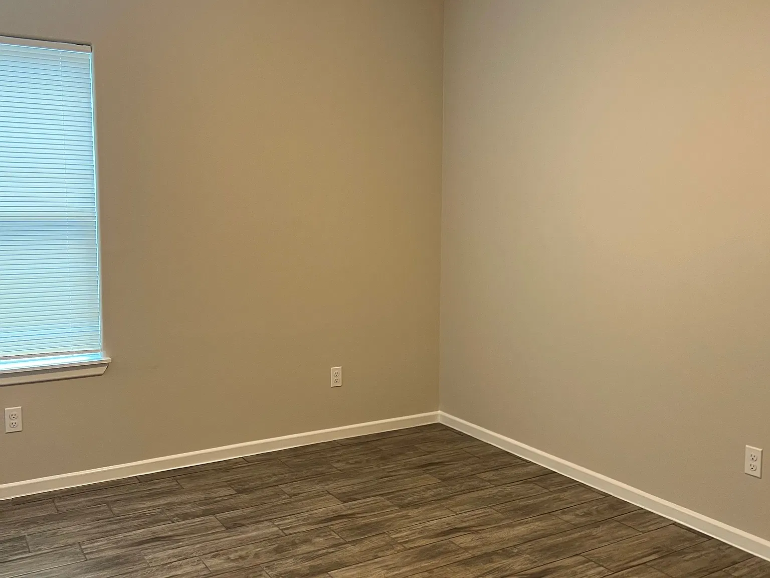 5609 Sandpiper Ave - 3 — Photo 4