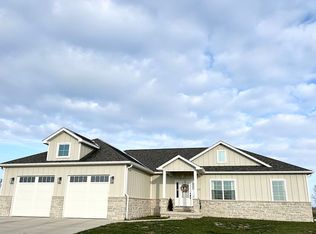 16713 Cambridge Pl, Carlyle, IL 62231