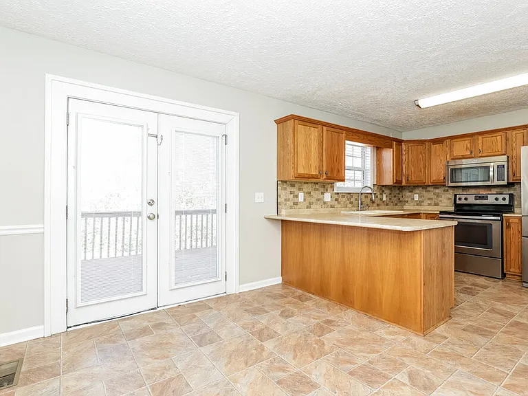 3128 Hardwood Dr — Photo 6