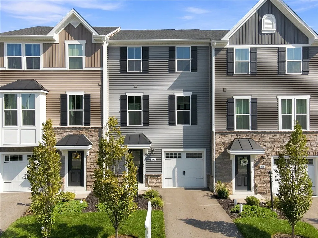 3 bed, 2.5 bath, 1539 sqft, $2,300 — Photo 2