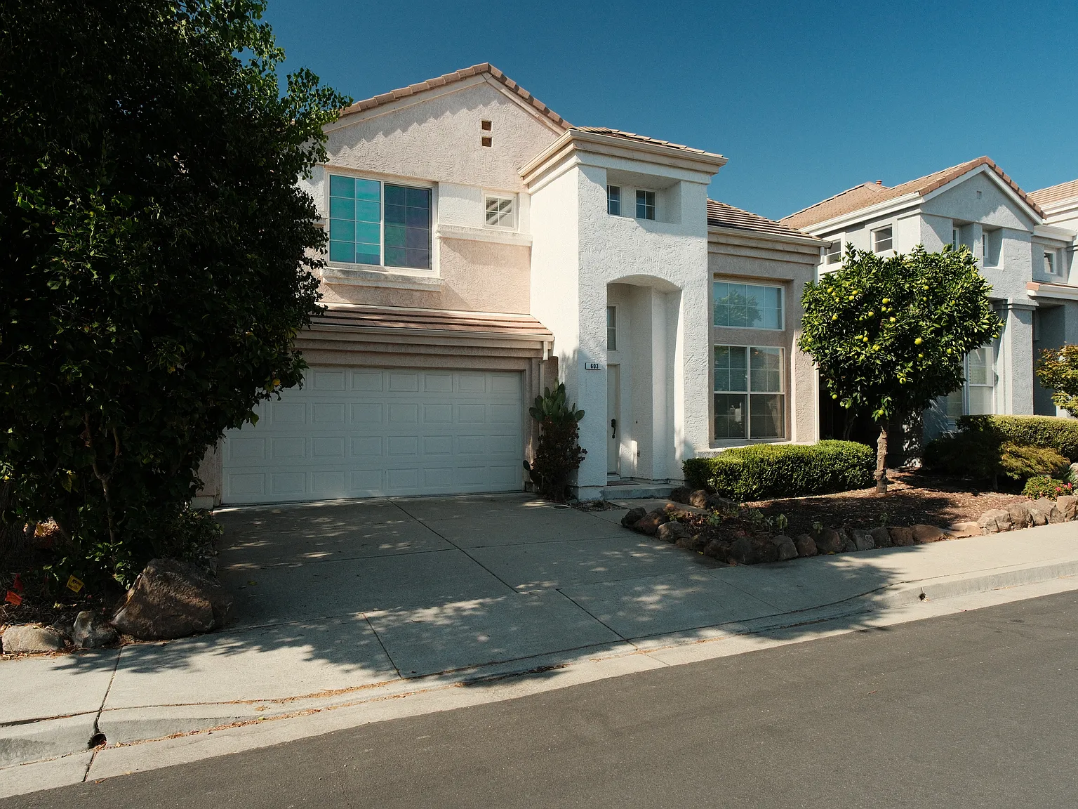 3 bed, 2.5 bath, 1600 sqft, $3,900 — Photo 2