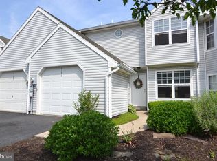 6190 Spring Knoll Dr, Harrisburg, PA 17111