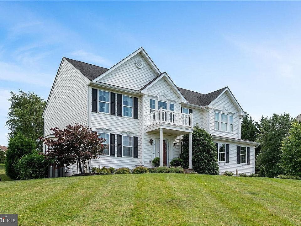 1st image of 577 Pinnacle Dr