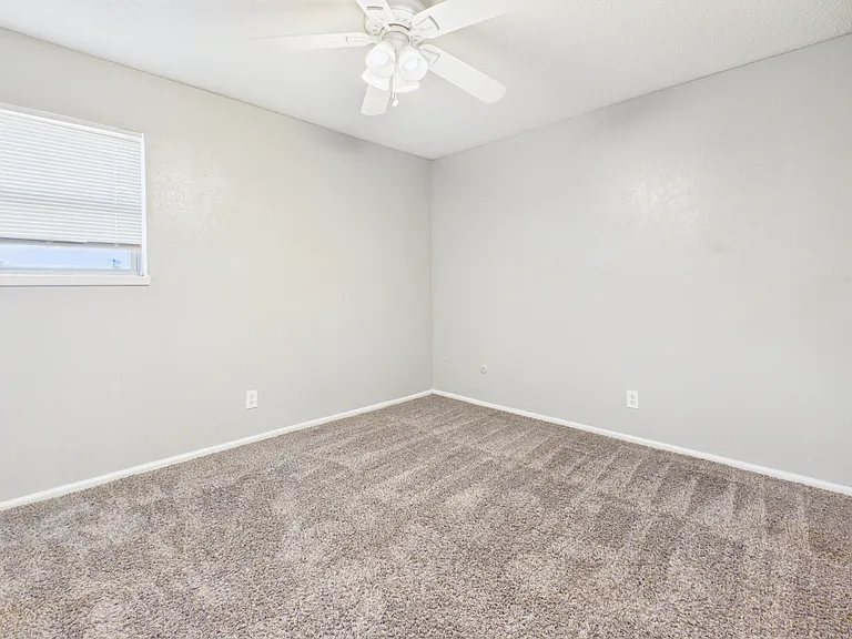Tanglewood Apartments — Photo 43