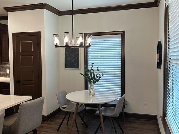 A look at the breakfast nook!