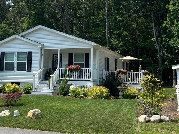 1 Cheryl Ln, Coventry, RI 02816