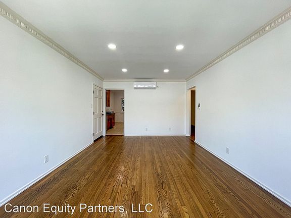 5th image of 849 S Wooster St #9