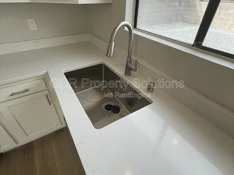 4733 Platinum Dr NE — Photo 19
